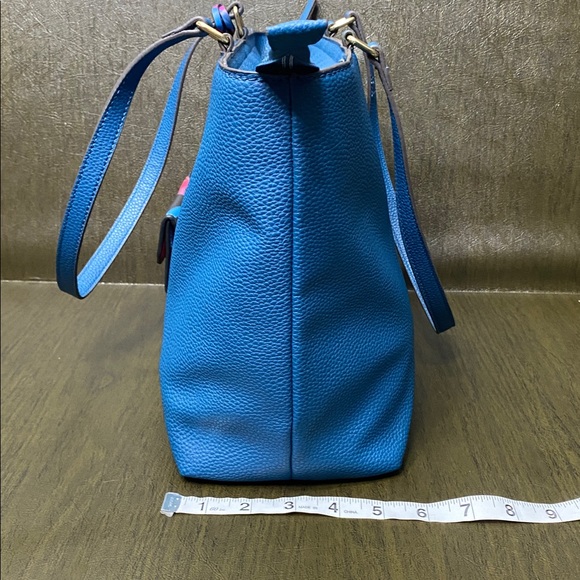 Trina Turk Blue Pebbled Faux Leather Tote/Purse Shoulder Bag with Colorful Pouch - Picture 6 of 16